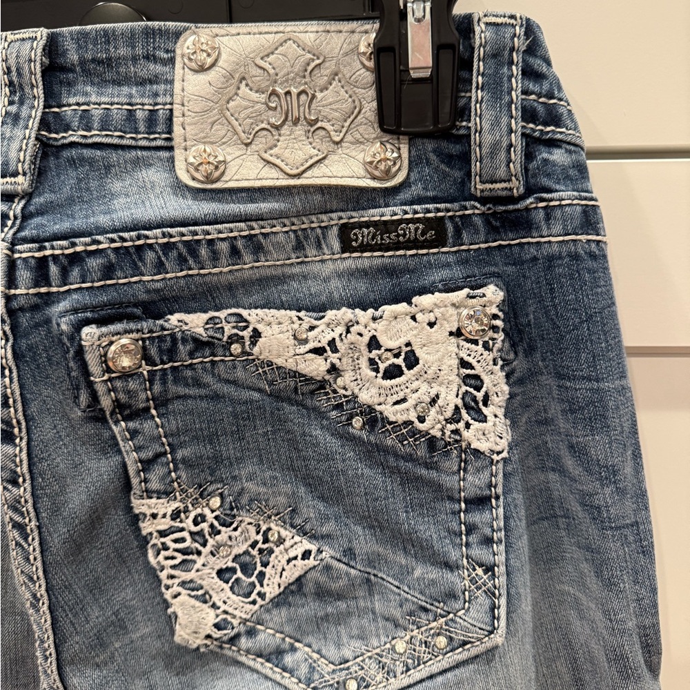 Miss Me, Womens Distressed Blue Cropped Jean Capri, 28 - Picture 6 of 13